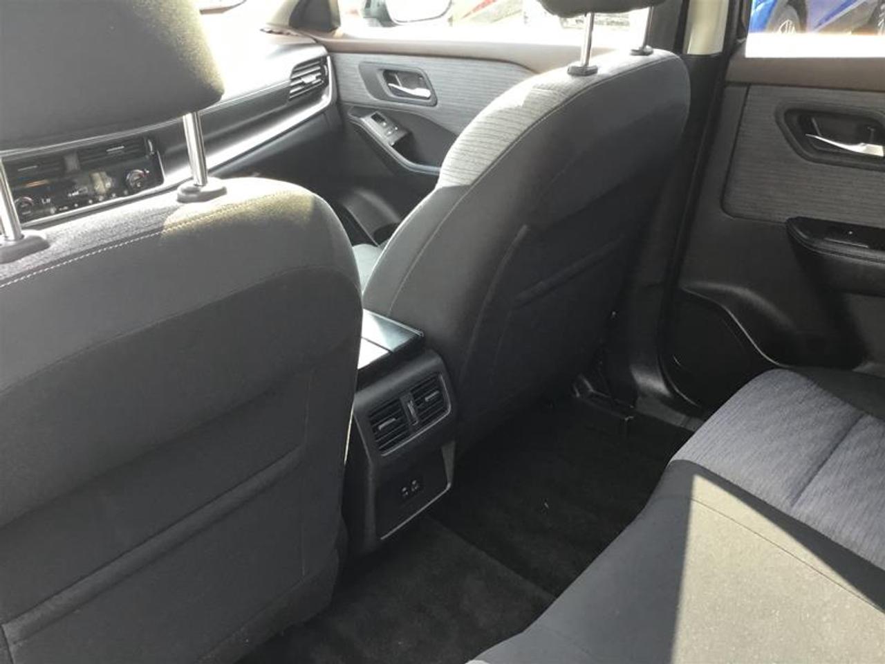 2022 Nissan Rogue SV AWD CVT (2) Photo