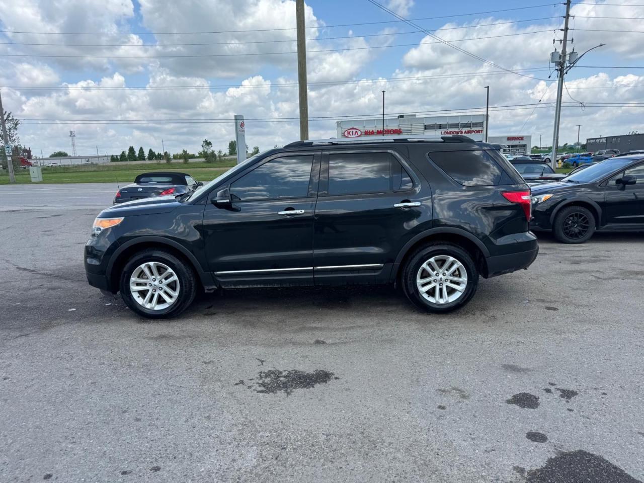 2015 Ford Explorer XLT, NAVI, LEATHER, 7 PASSENGER, 184KMS, CERTIFIED - Photo #2
