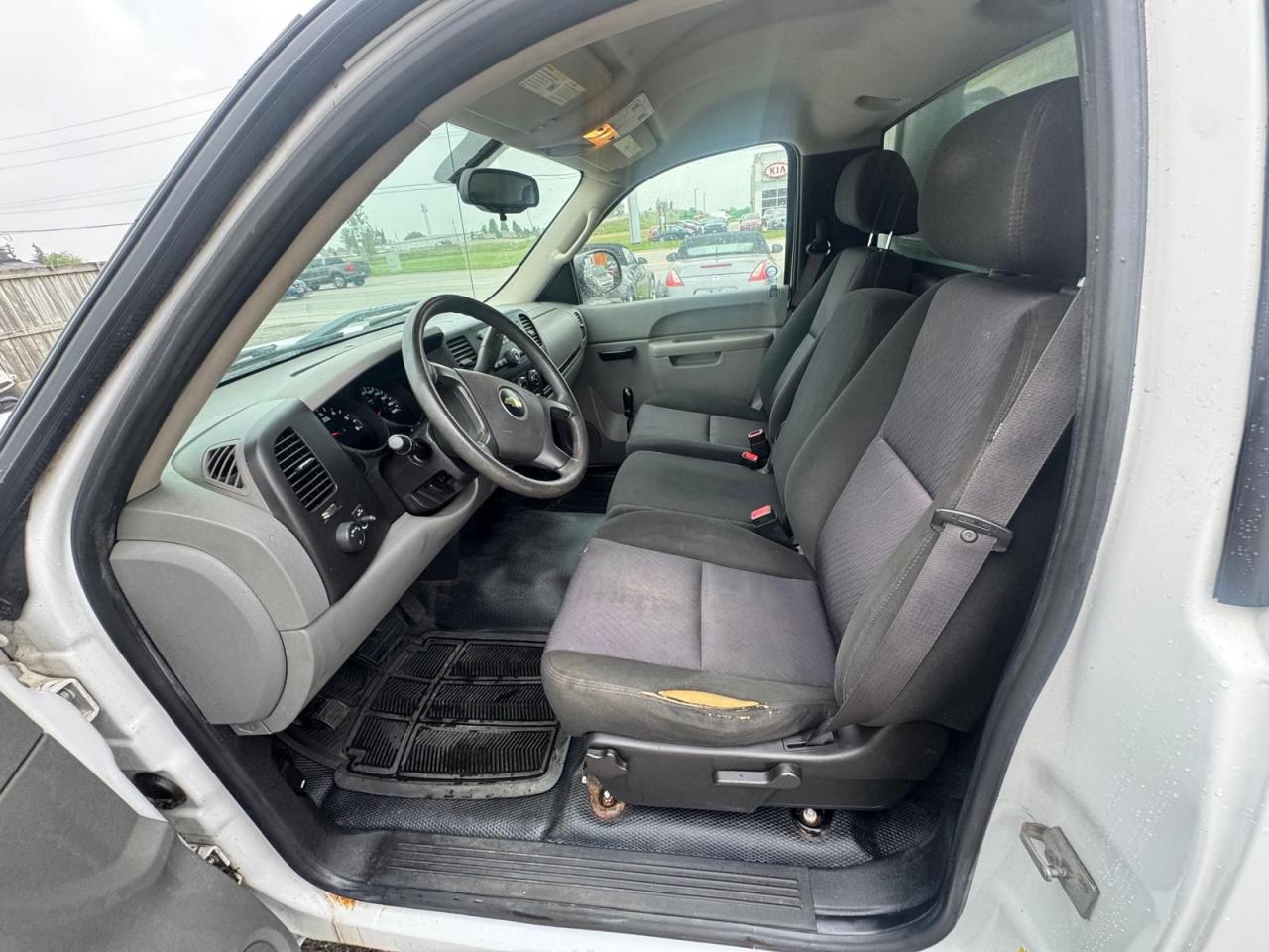 2011 Chevrolet Silverado 1500 WT, REGULAR CAB, NO ACCIDENTS, TOPPER, CERTIFIED - Photo #11