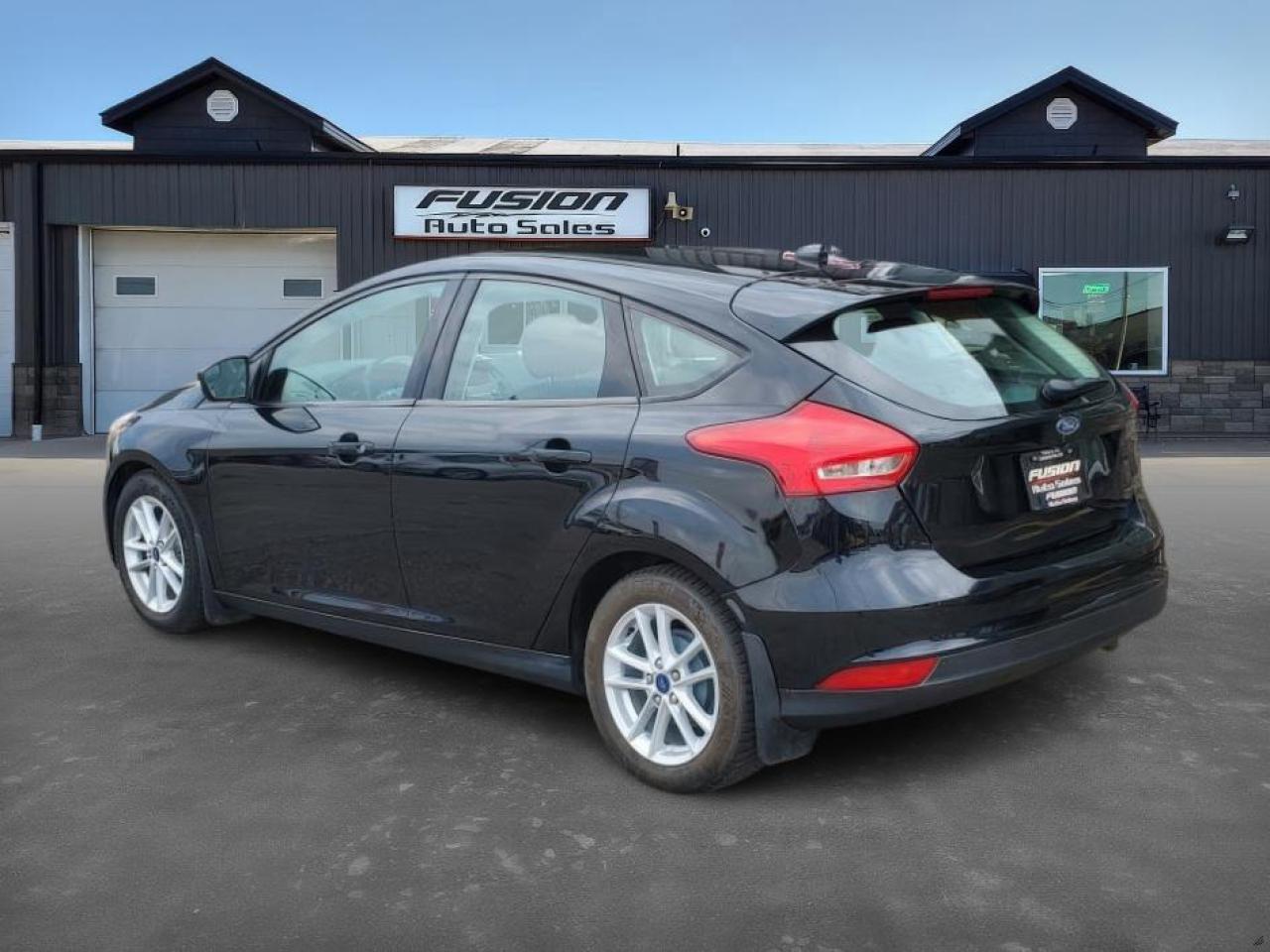 2017 Ford Focus SE-REAR CAMERA-HEATED SEATS-BLUETOOTH-ALLOYS - Photo #3