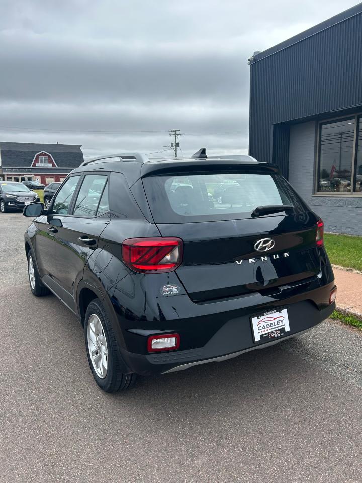 2021 Hyundai Venue PREFERRED - Photo #6