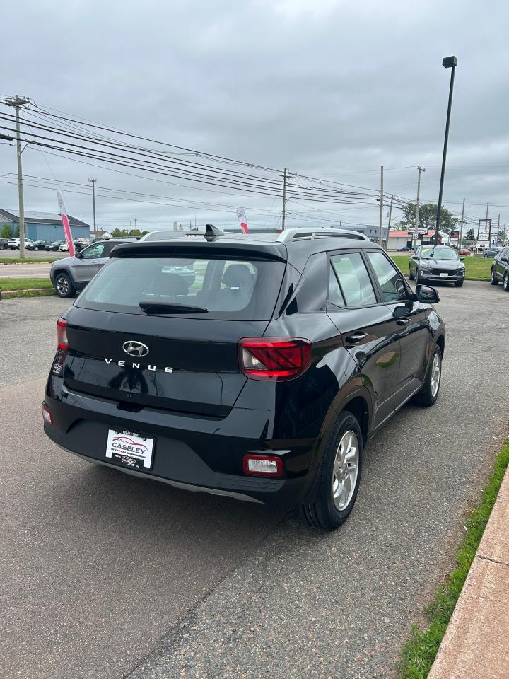 2021 Hyundai Venue PREFERRED - Photo #4