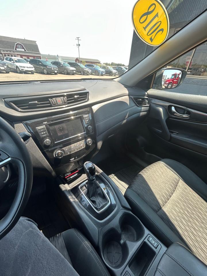 2018 Nissan Rogue SV - Photo #9