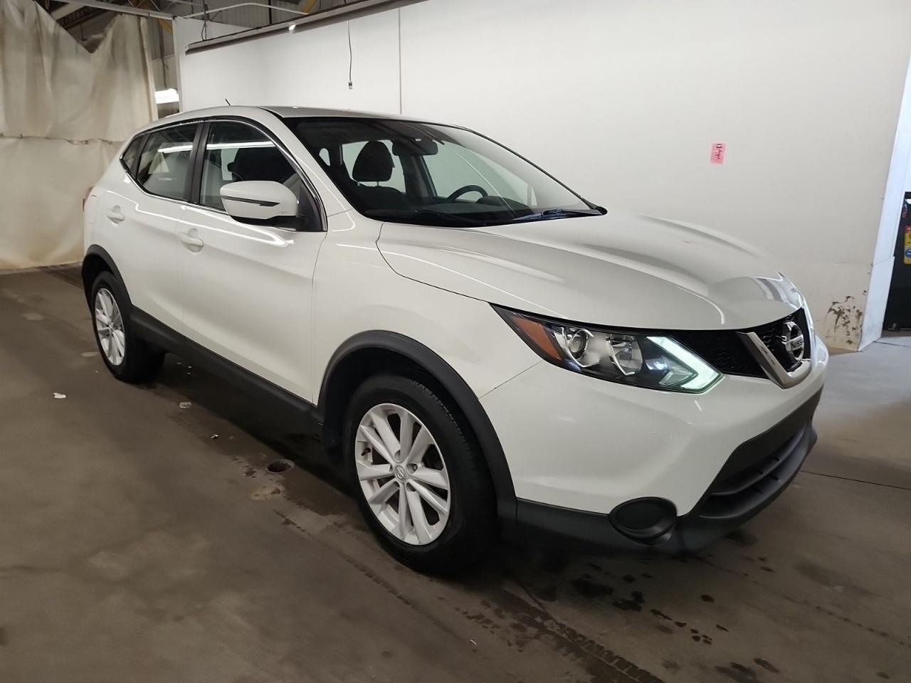 2017 Nissan Qashqai S Photo2