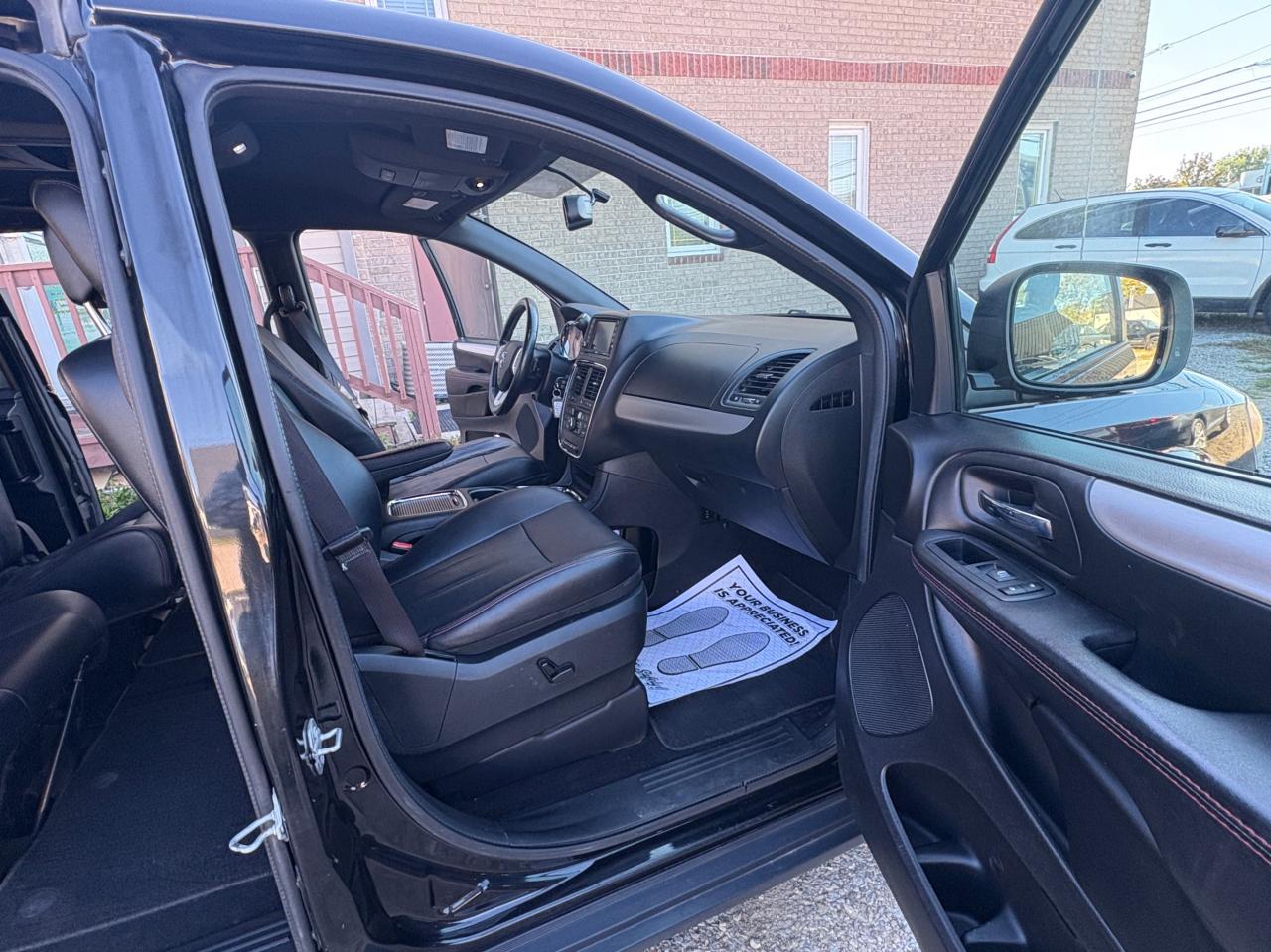 2017 Dodge Grand Caravan 4dr Wgn GT with Safety and Warranty Photo