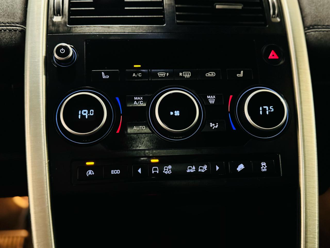 2016 Land Rover Discovery Sport HSE - Photo #15