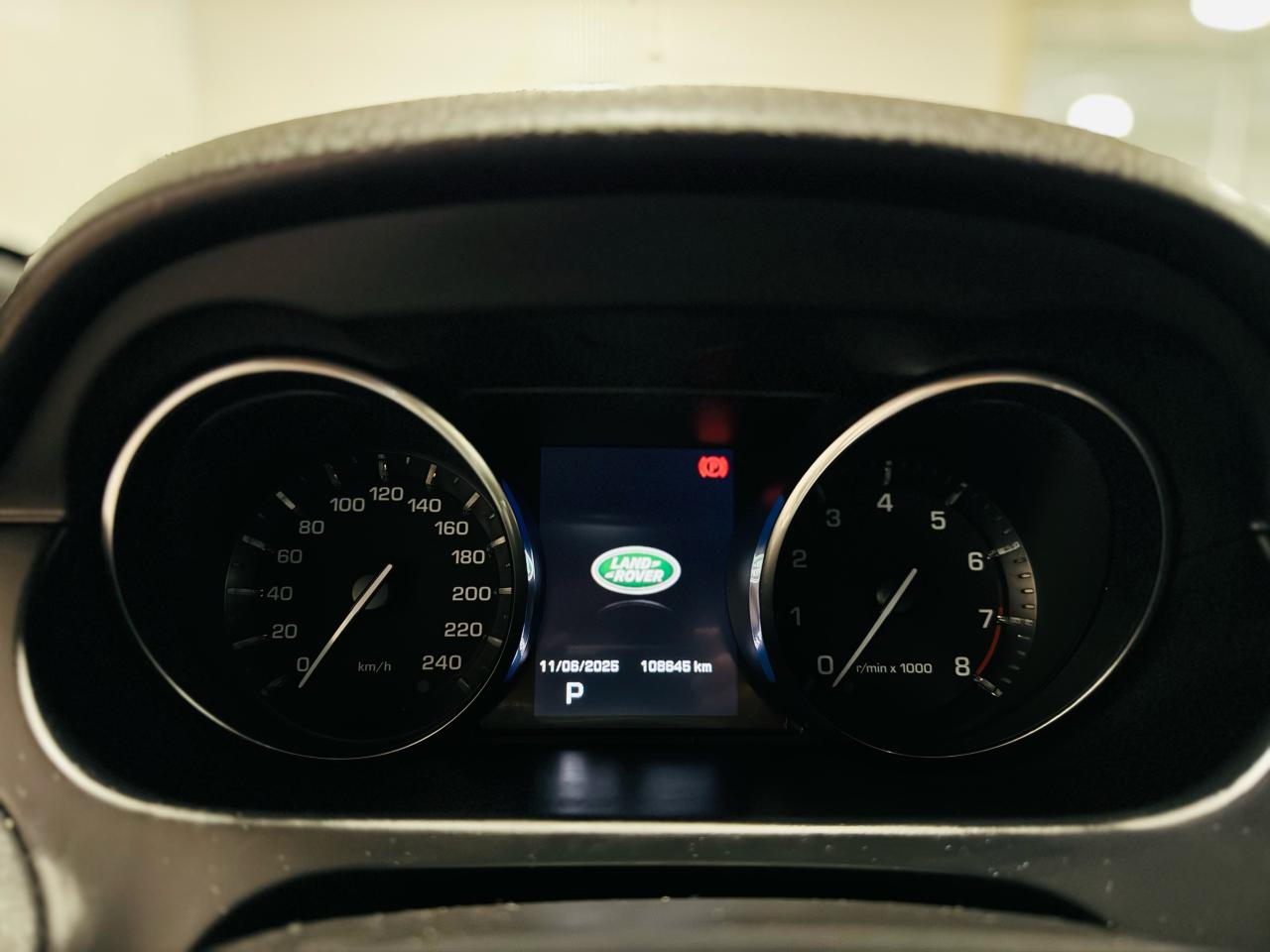 2016 Land Rover Discovery Sport HSE - Photo #11