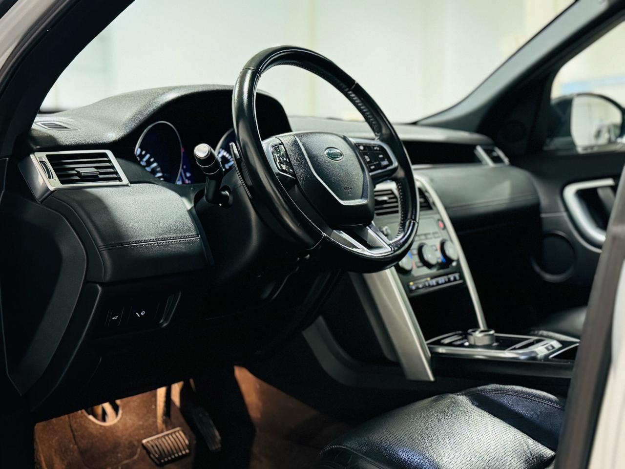 2016 Land Rover Discovery Sport HSE - Photo #9