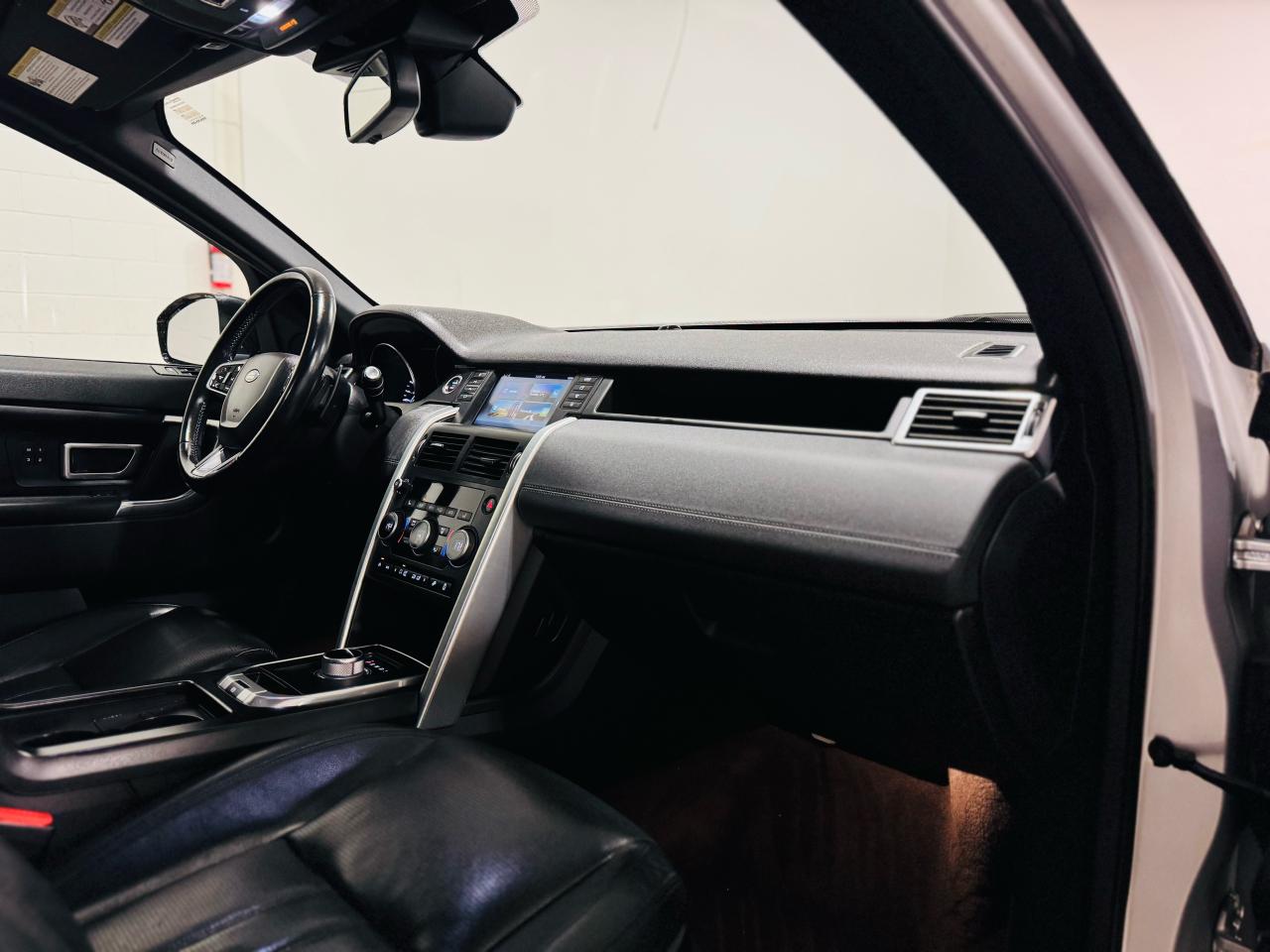 2016 Land Rover Discovery Sport HSE - Photo #25