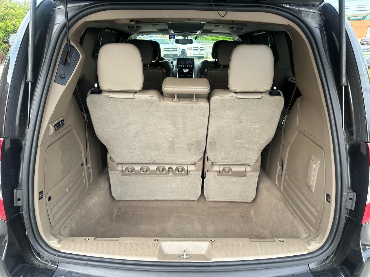 2014 Chrysler Town & Country Limited - Photo #19