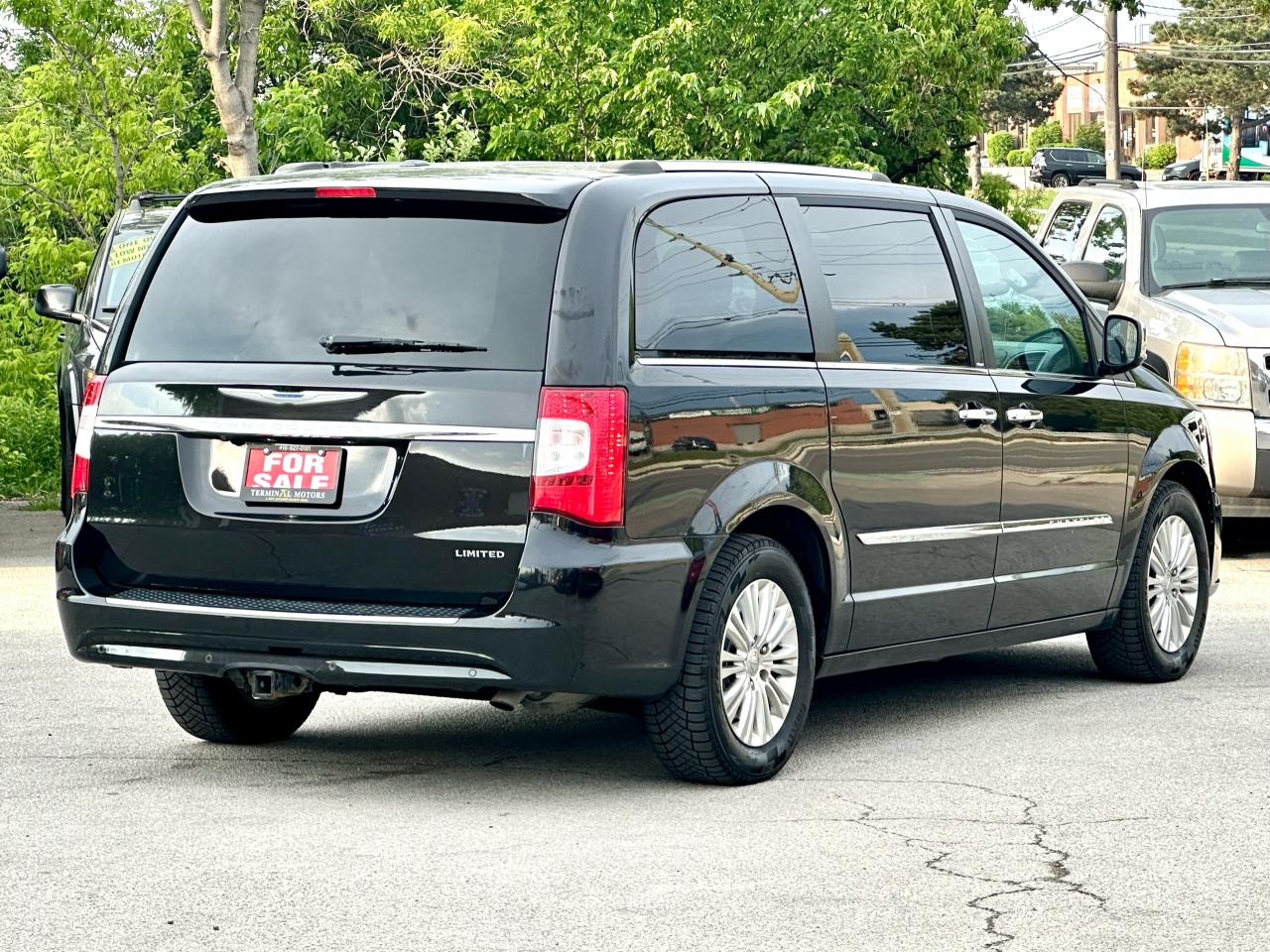 2014 Chrysler Town & Country Limited - Photo #7