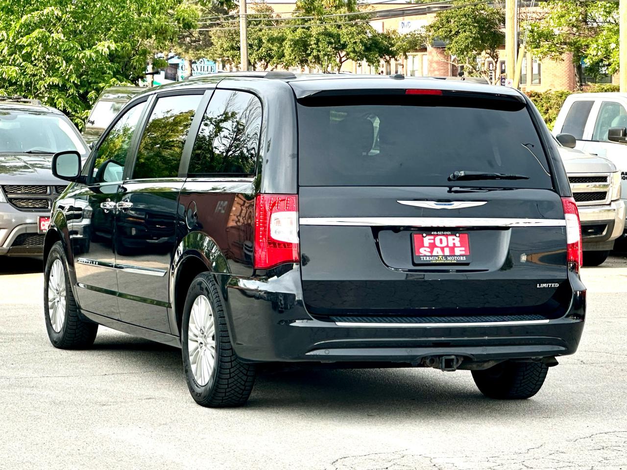 2014 Chrysler Town & Country Limited - Photo #5