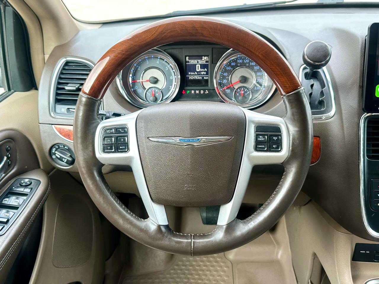 2014 Chrysler Town & Country Limited - Photo #25