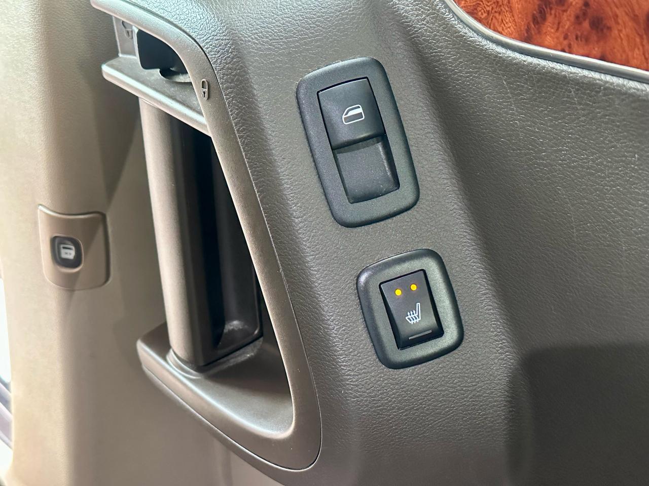 2014 Chrysler Town & Country Limited - Photo #23