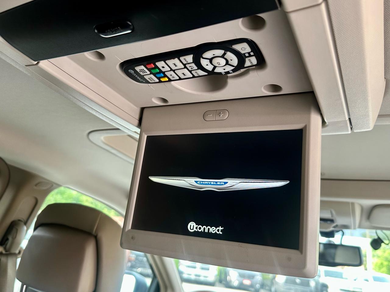 2014 Chrysler Town & Country Limited - Photo #28