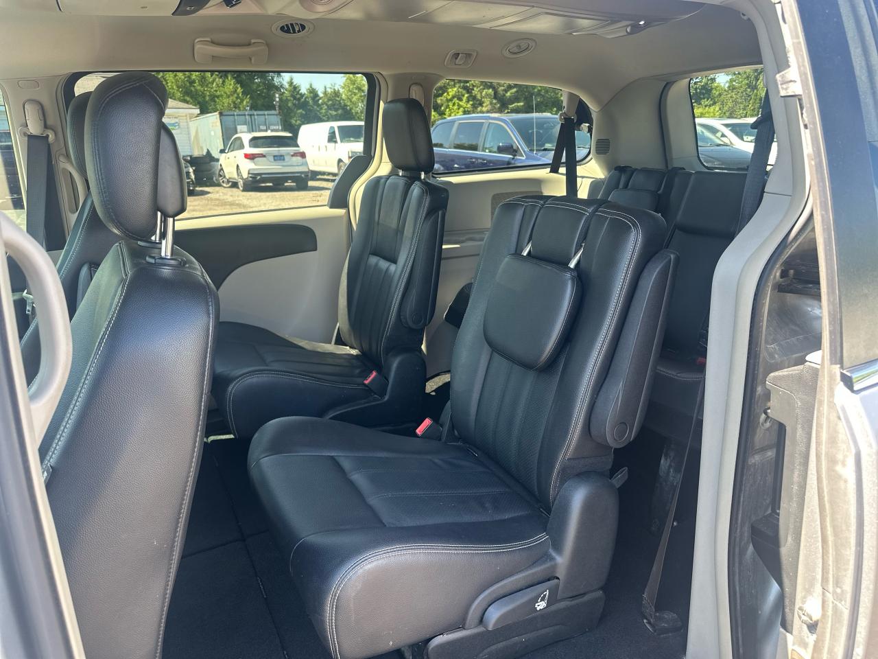 2017 Dodge Grand Caravan Crew Plus Photo12