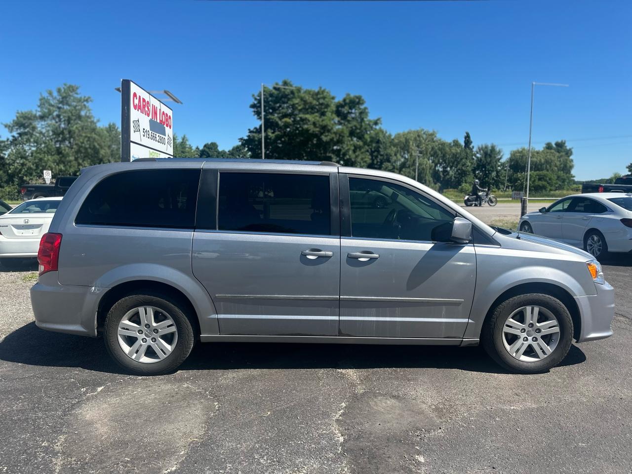 2017 Dodge Grand Caravan Crew Plus Photo2
