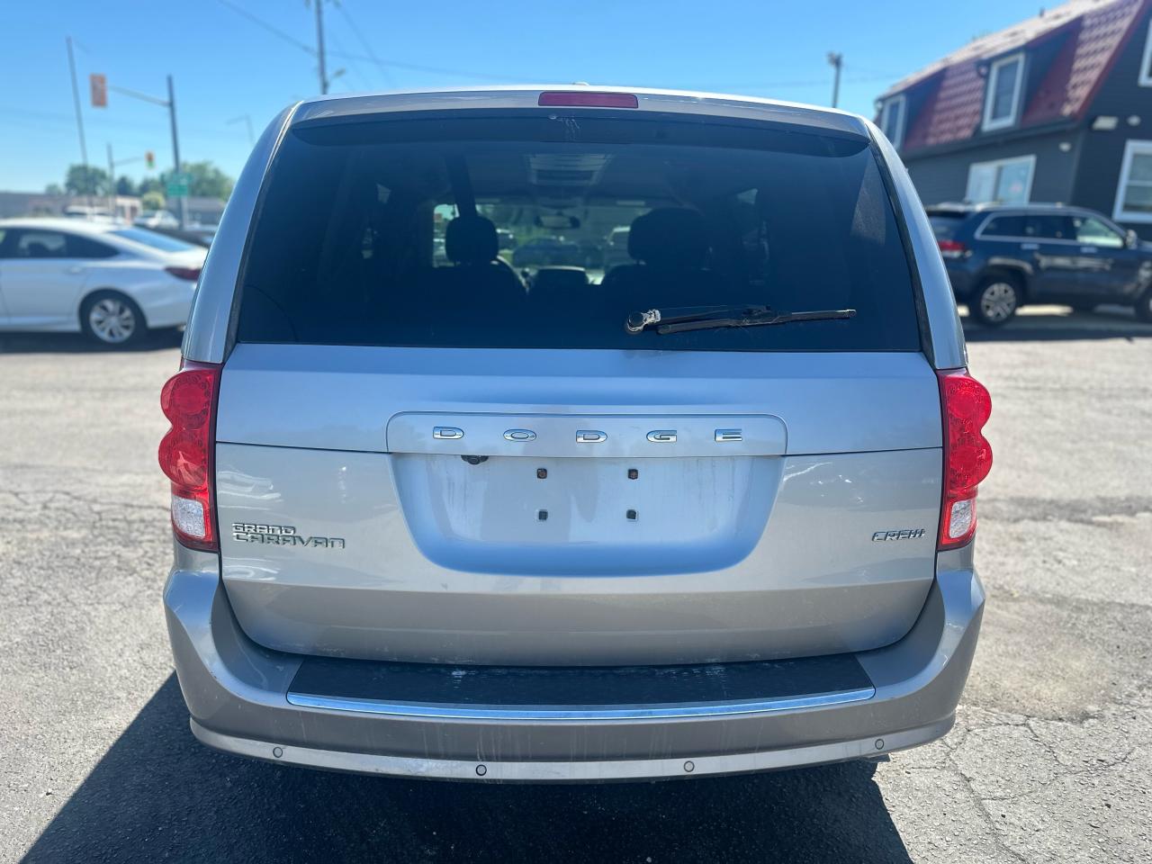 2017 Dodge Grand Caravan Crew Plus Photo4