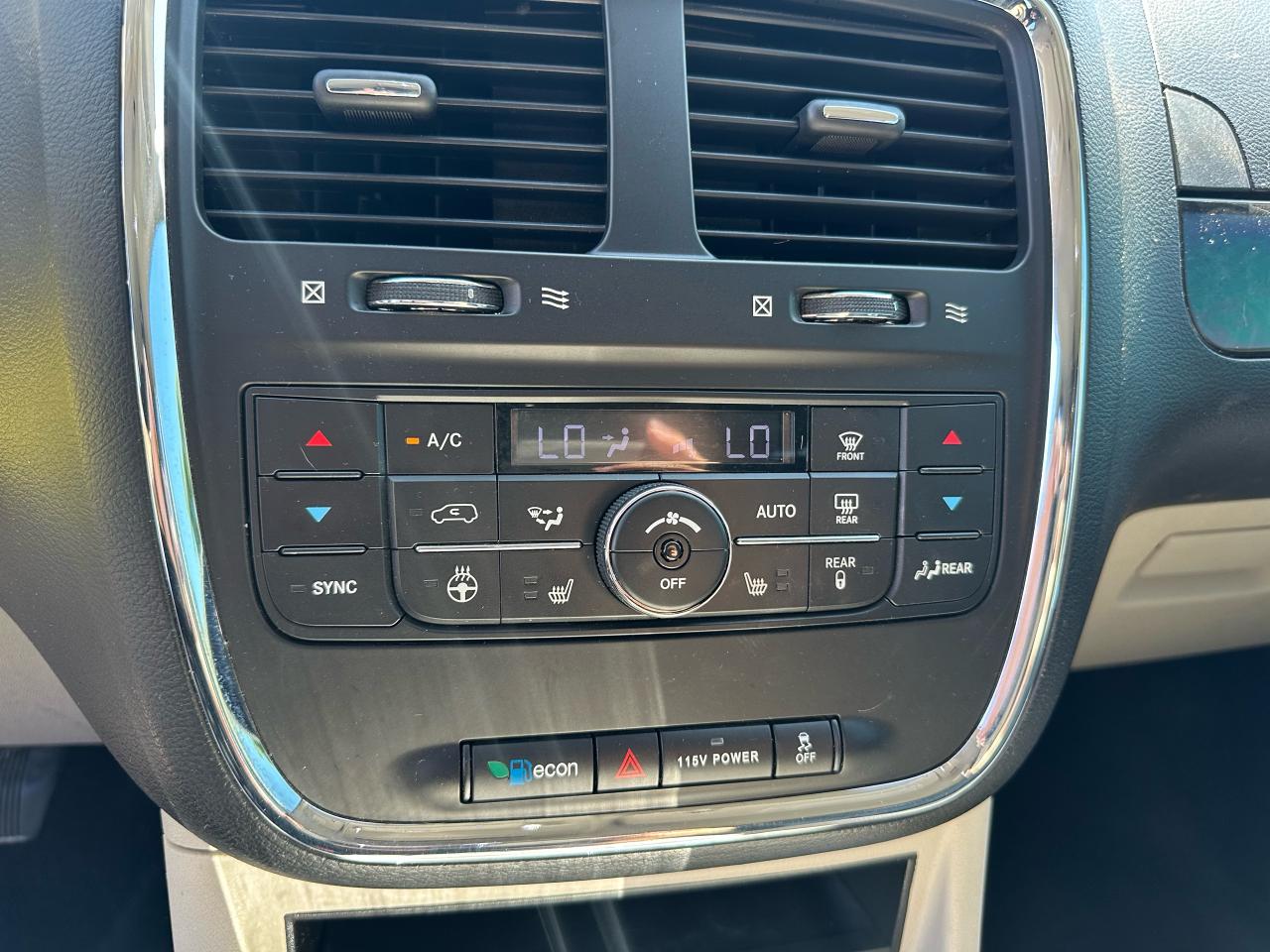 2017 Dodge Grand Caravan Crew Plus Photo20