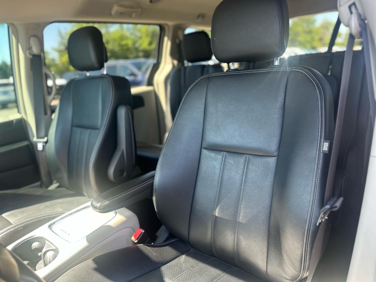 2017 Dodge Grand Caravan Crew Plus Photo11