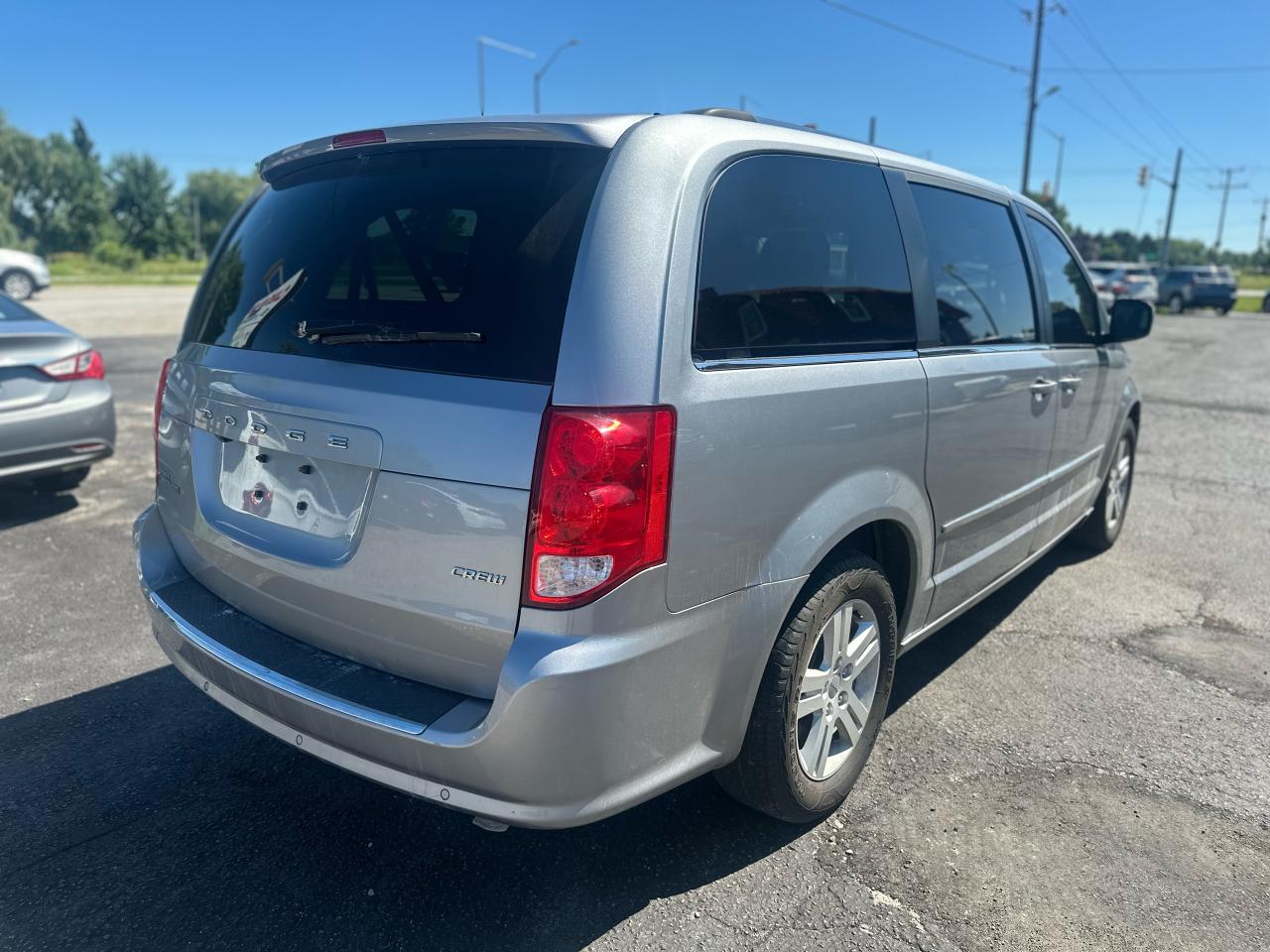 2017 Dodge Grand Caravan Crew Plus Photo3