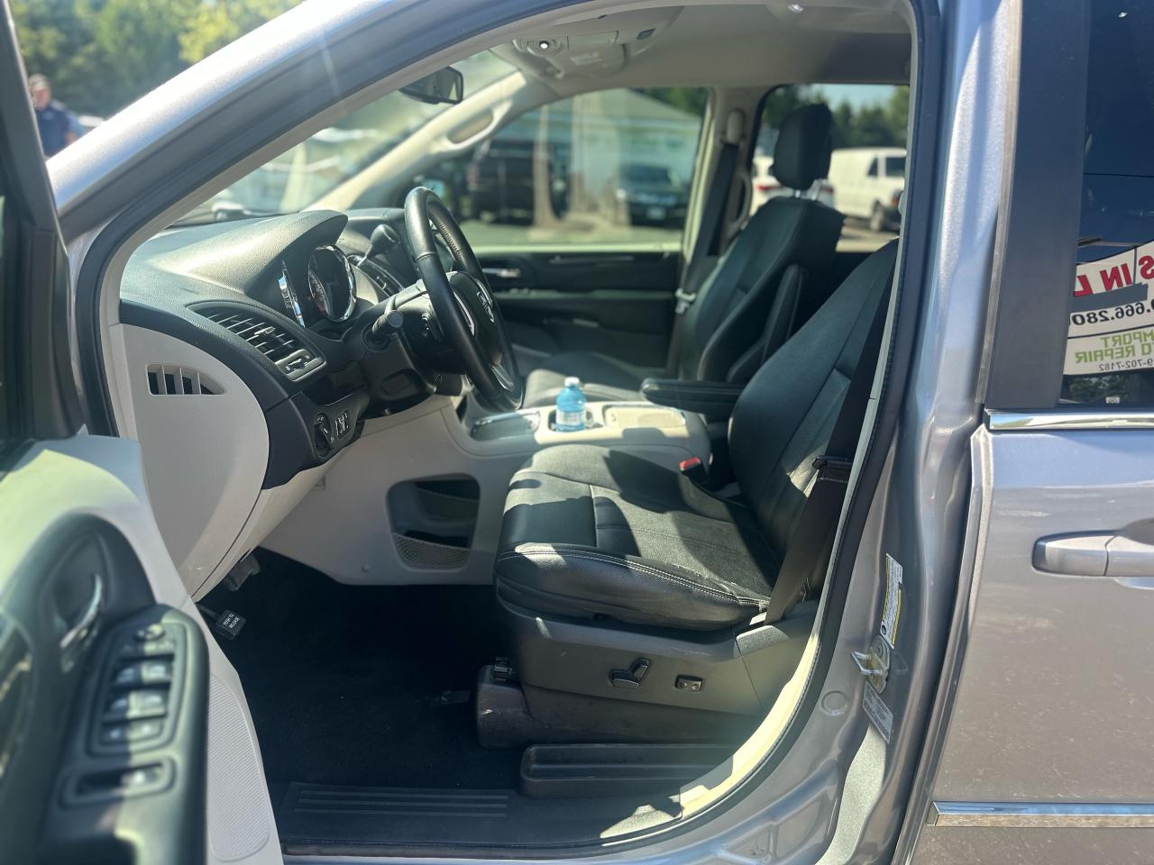 2017 Dodge Grand Caravan Crew Plus Photo9
