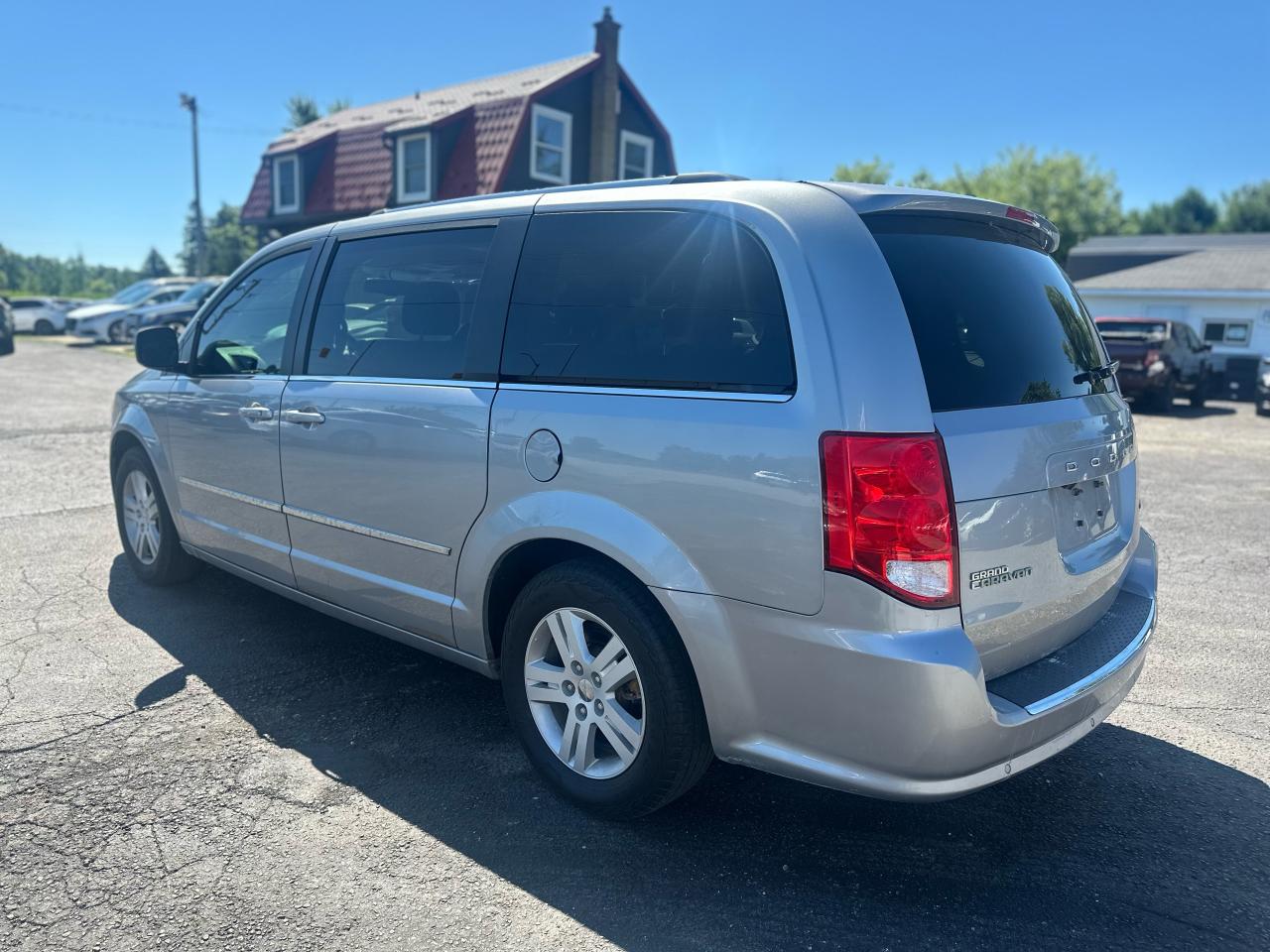 2017 Dodge Grand Caravan Crew Plus Photo5