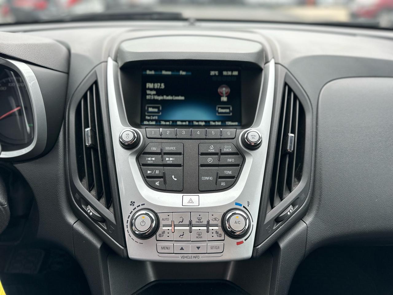 2017 Chevrolet Equinox LT One Owner/No Accidents Photo16