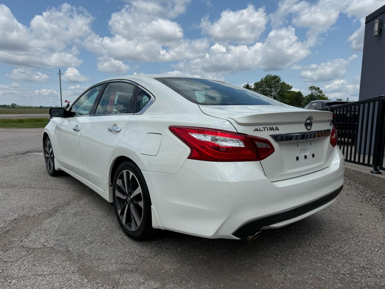 2016 Nissan Altima 2.5 S | Backup Camera | Heated Seats | Bluetooth - Photo #3