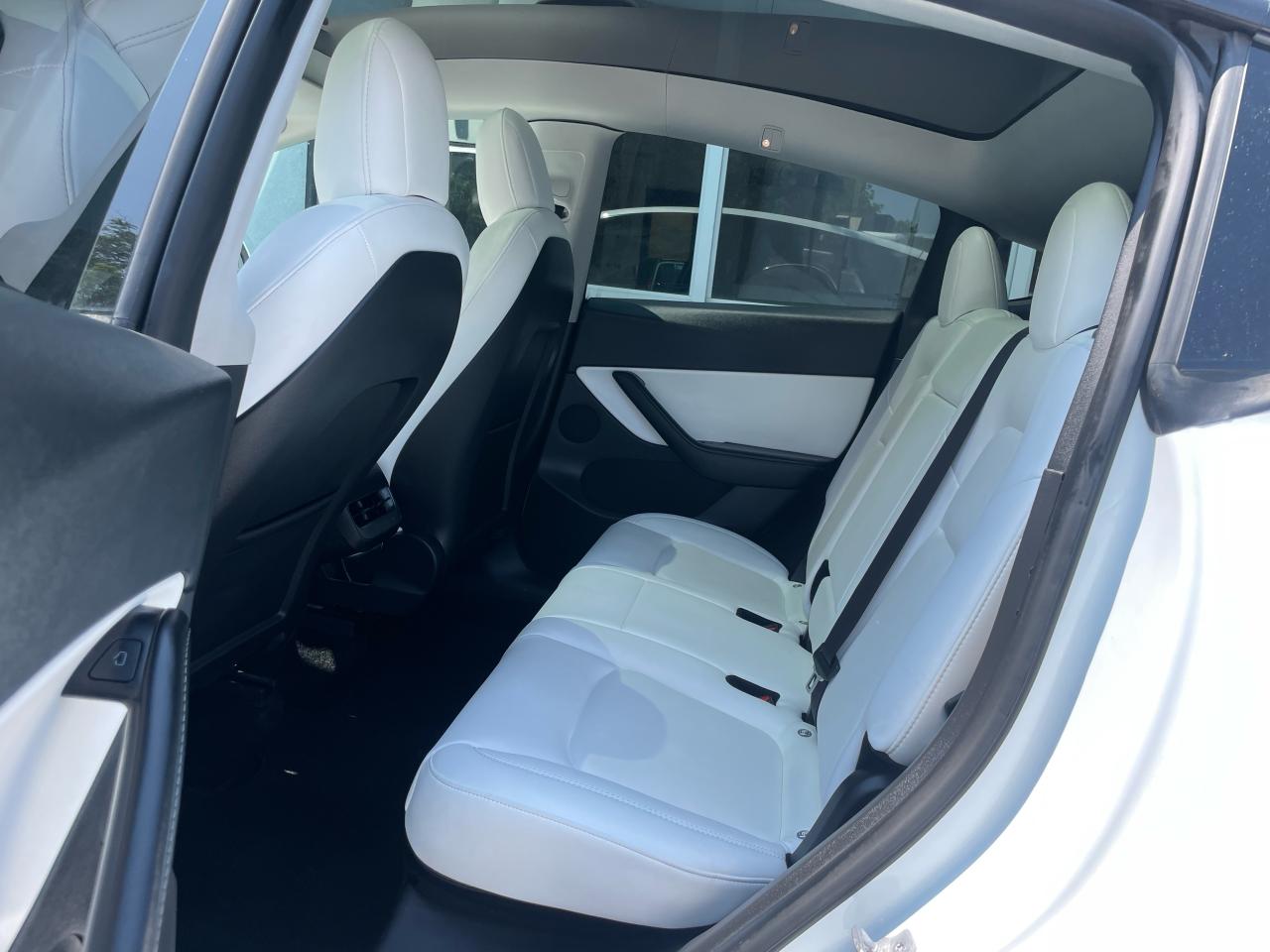 2022 Tesla Model Y LONG RANGE - Photo #4