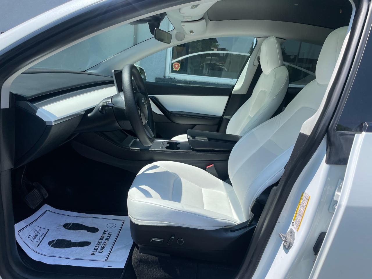 2022 Tesla Model Y LONG RANGE - Photo #2