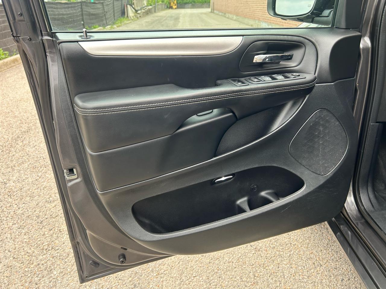 2017 Dodge Grand Caravan SXT - Photo #10