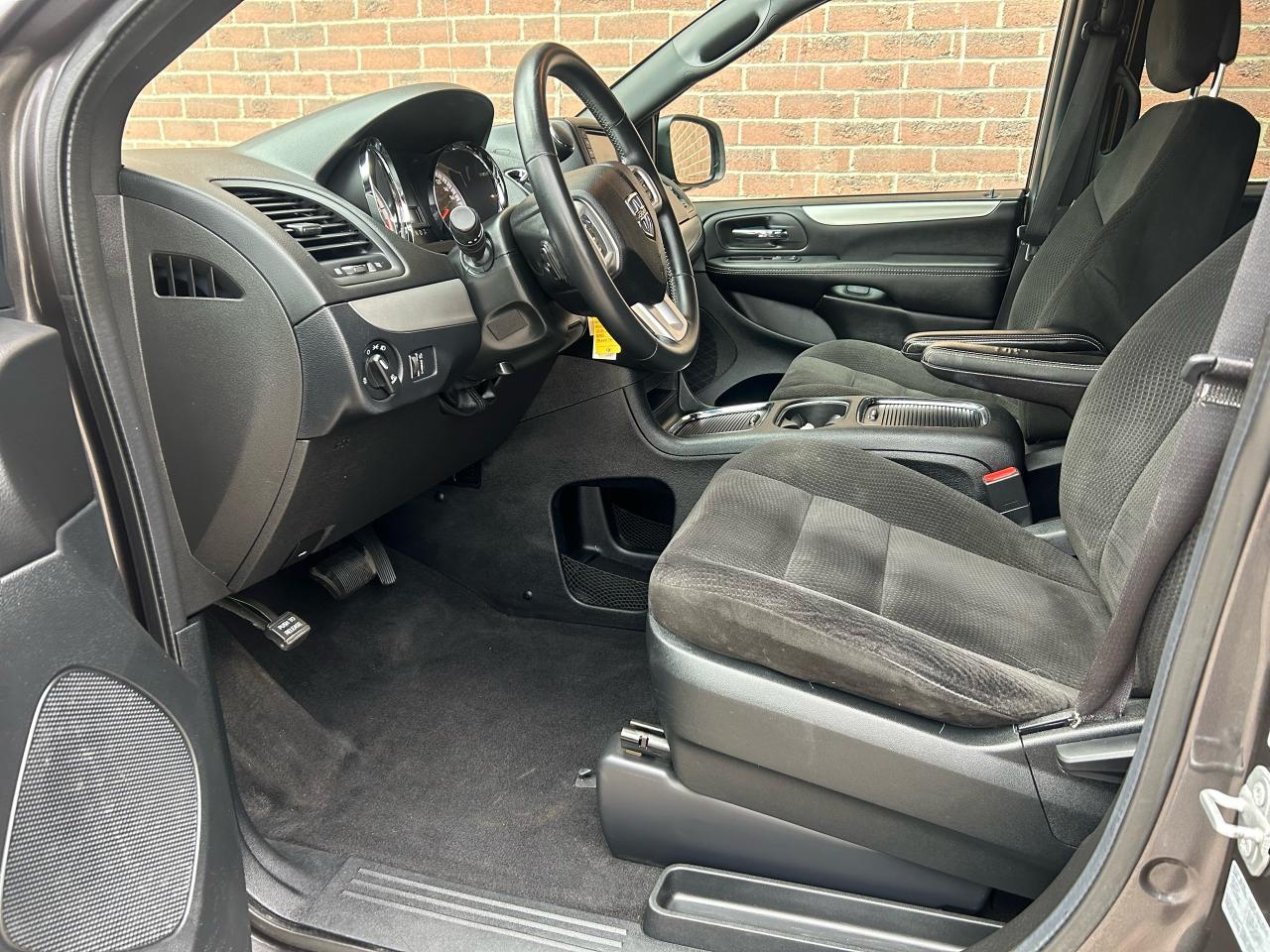 2017 Dodge Grand Caravan SXT - Photo #5