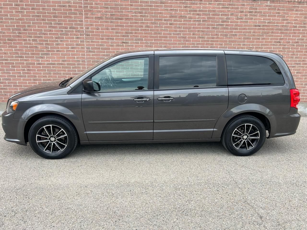 2017 Dodge Grand Caravan SXT - Photo #2
