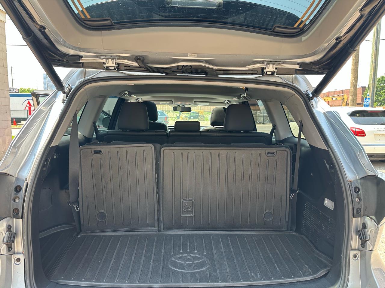 2015 Toyota Highlander Hybrid 4WD 4dr XLE - Photo #16