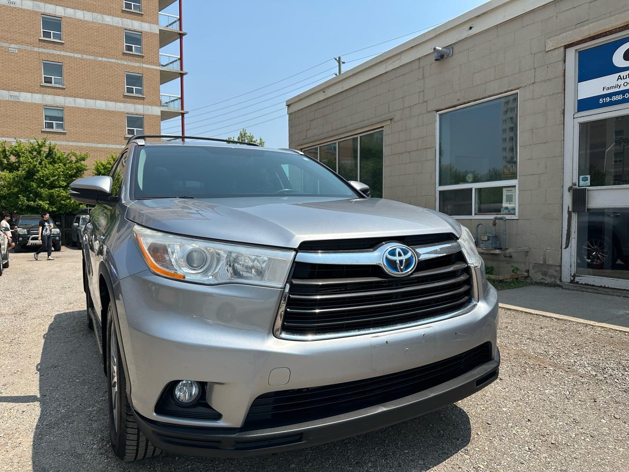 Used 2015 Toyota Highlander Hybrid 4WD 4dr XLE for sale in Waterloo, ON