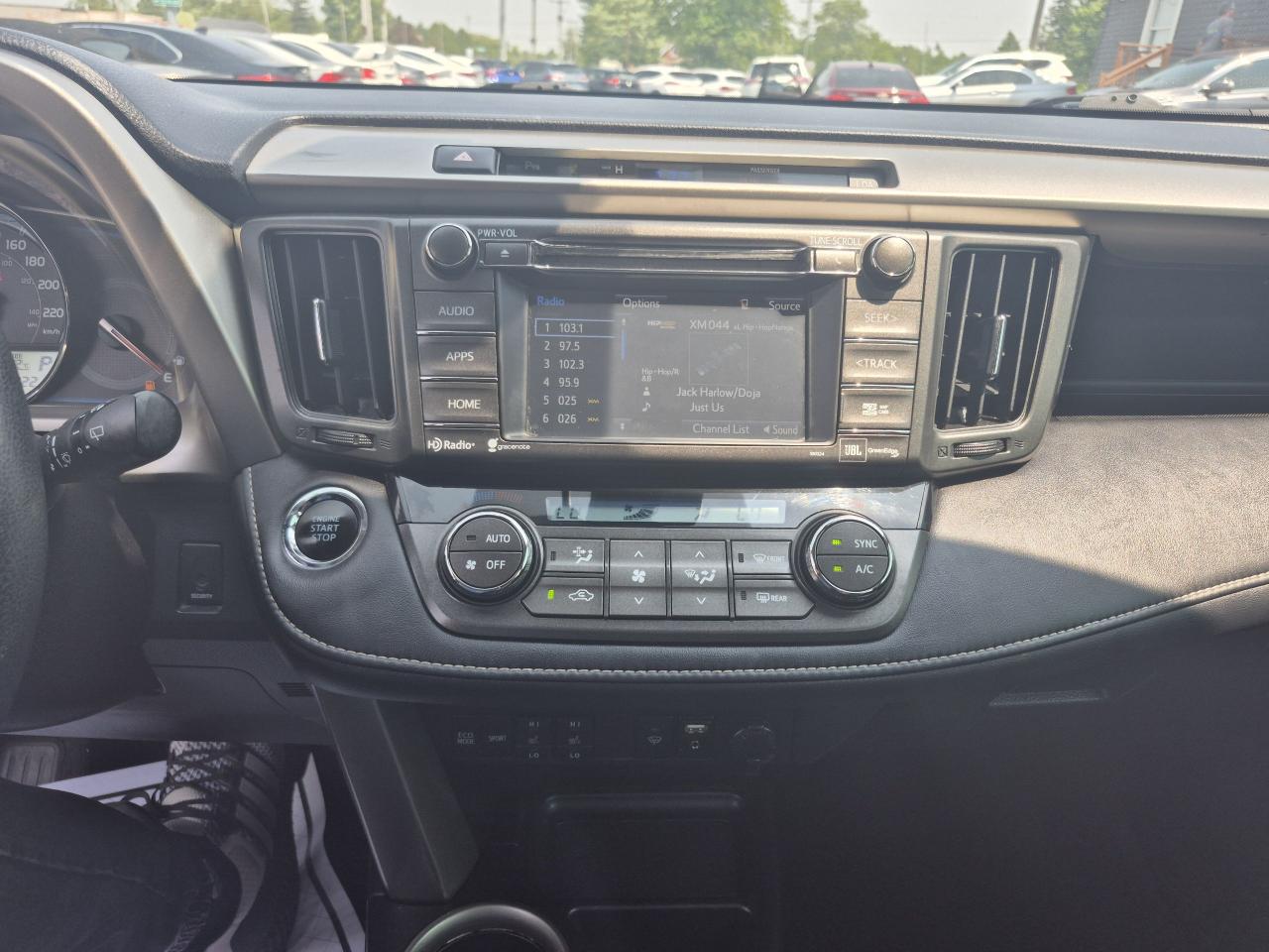 2015 Toyota RAV4 AWD LIMITED Photo42