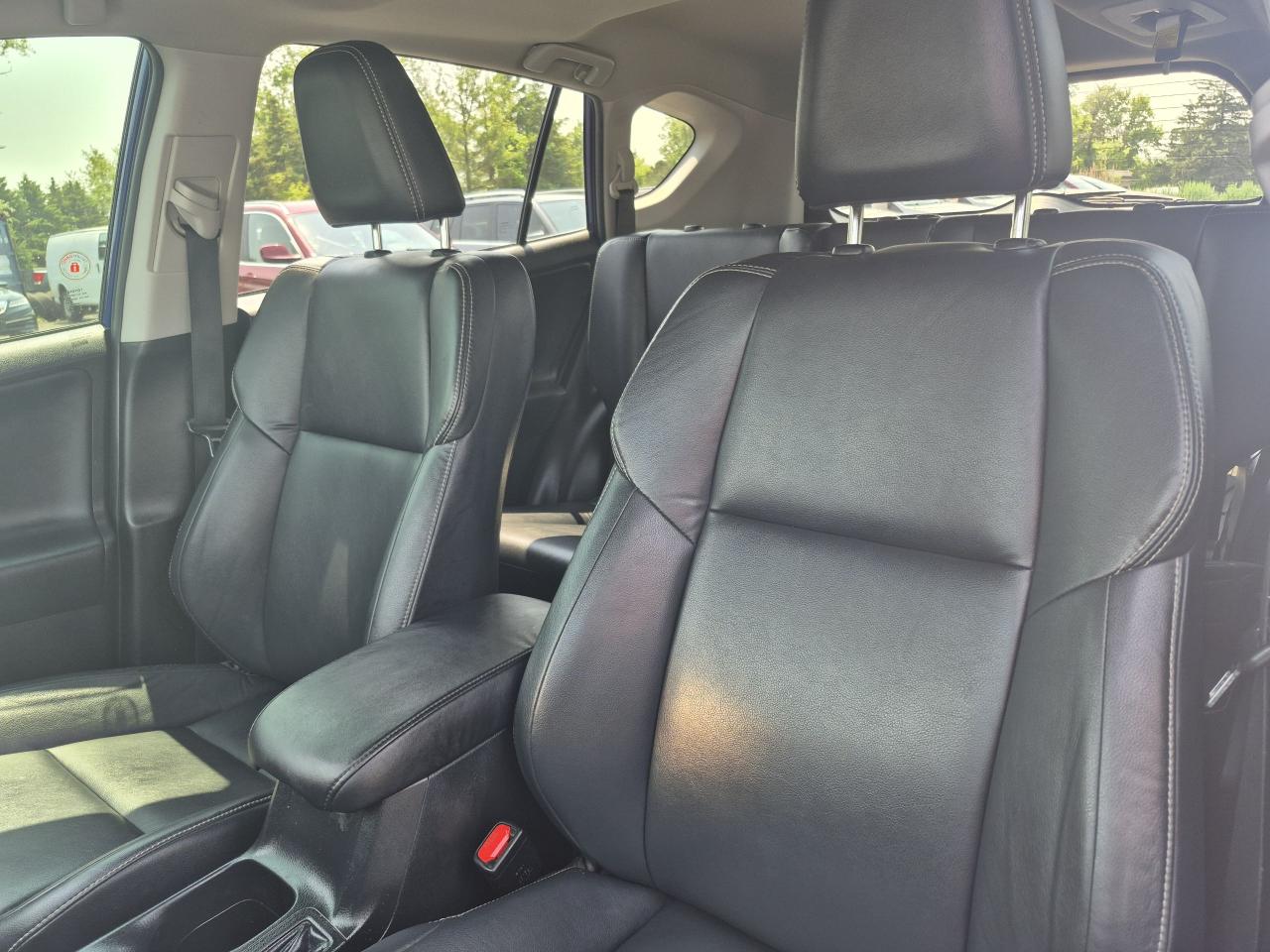 2015 Toyota RAV4 AWD LIMITED Photo37