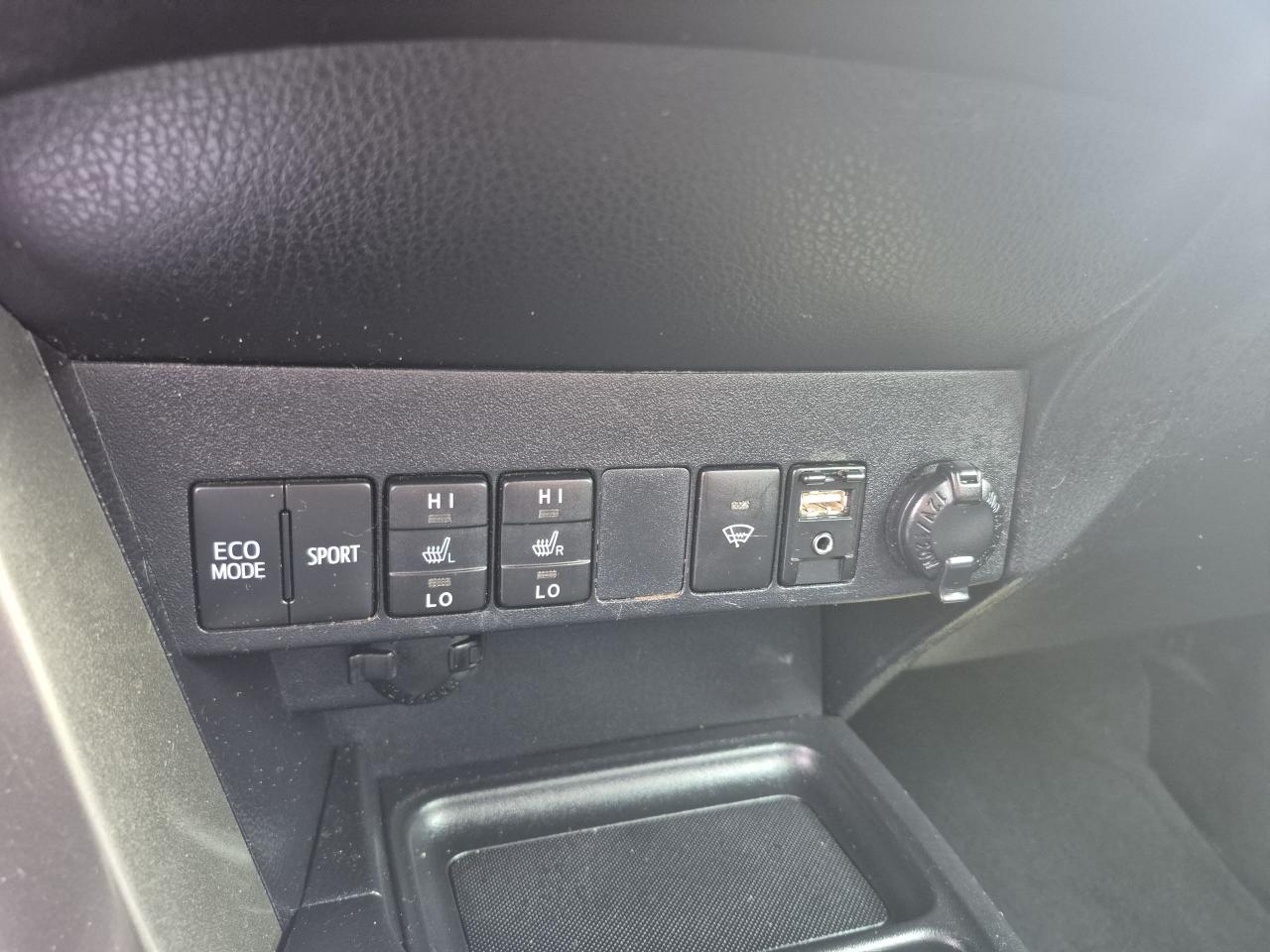 2015 Toyota RAV4 AWD LIMITED Photo43