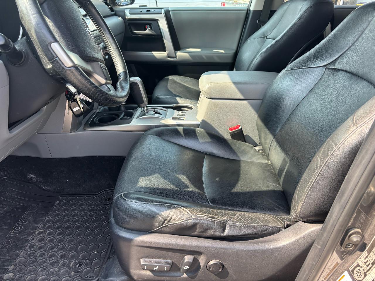 2010 Toyota 4Runner SR5, 4Wheel Drive, Leather, Sunroof,Back-Up-Camera - Photo #10
