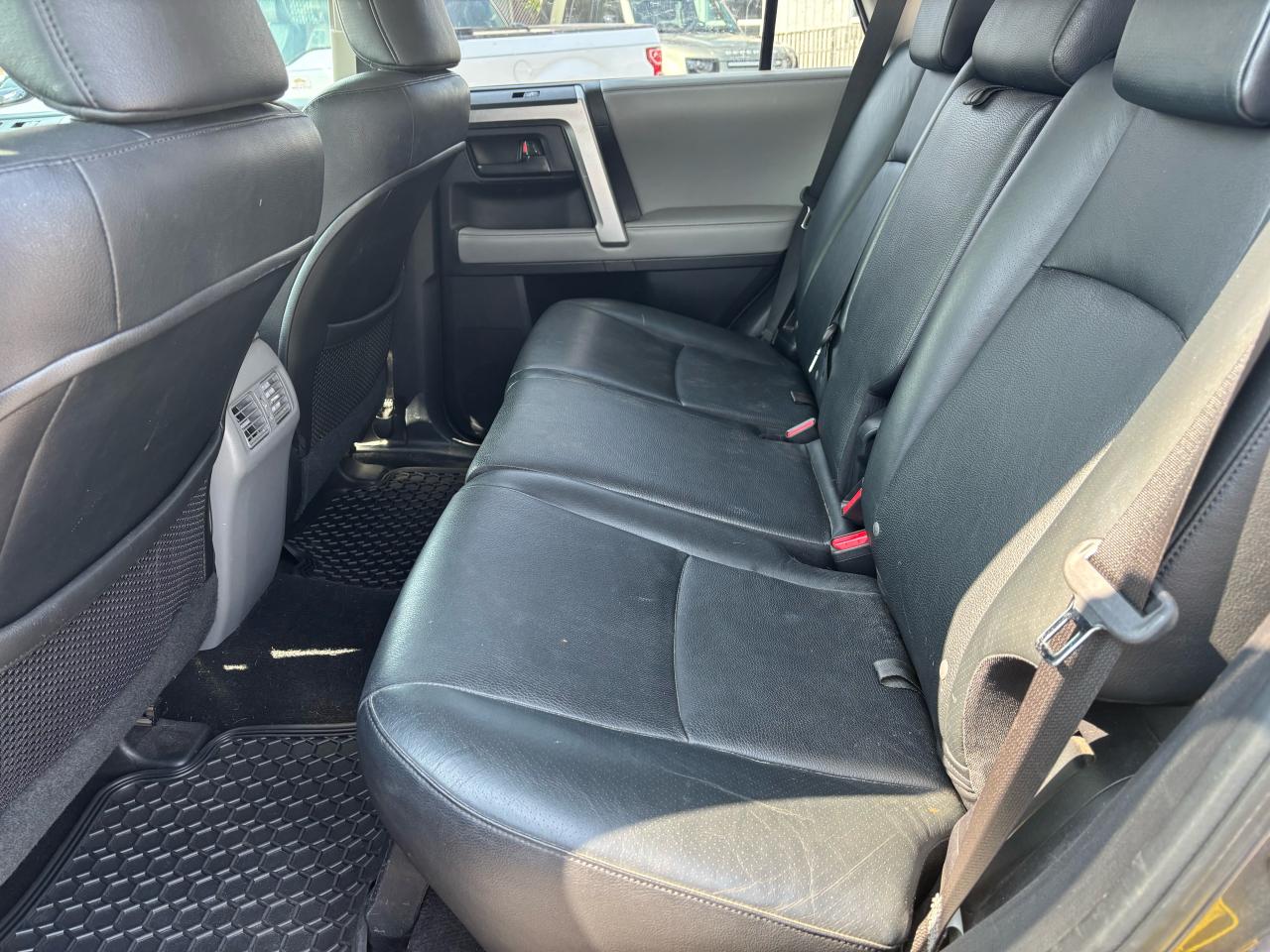 2010 Toyota 4Runner SR5, 4Wheel Drive, Leather, Sunroof,Back-Up-Camera - Photo #9