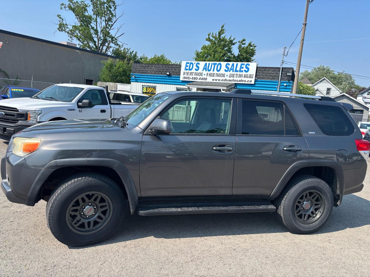 2010 Toyota 4Runner SR5, 4Wheel Drive, Leather, Sunroof,Back-Up-Camera - Photo #4