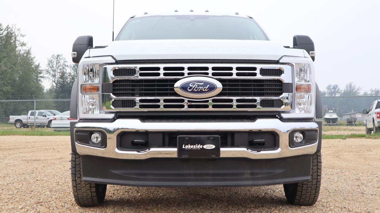 2025 Ford F-550 4X4 CHASSIS CAB DRW/ Photo2