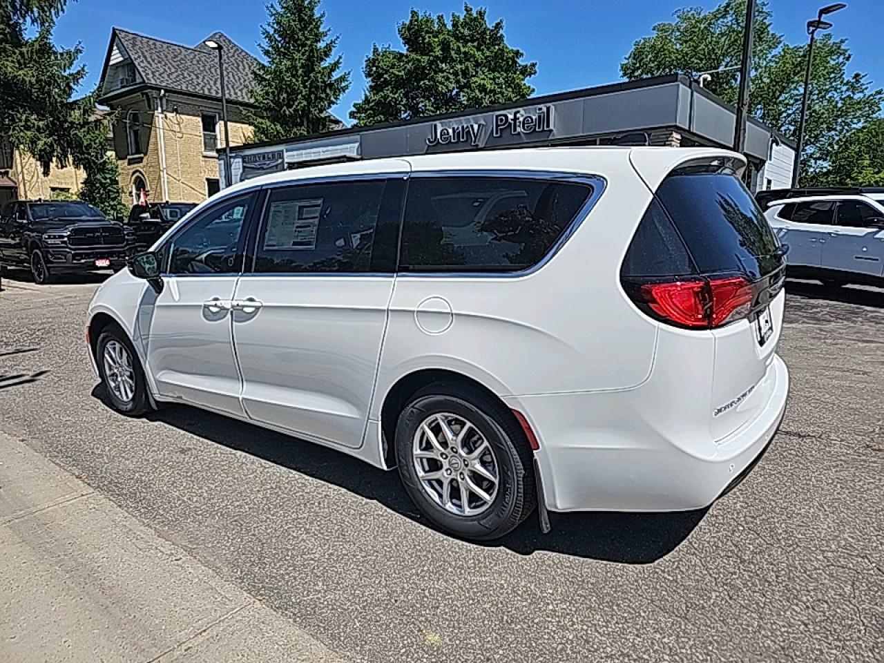2025 Dodge Grand Caravan SXT Leatherette interior Photo2