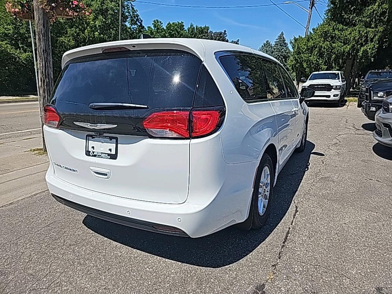 2025 Dodge Grand Caravan SXT Leatherette interior Photo4
