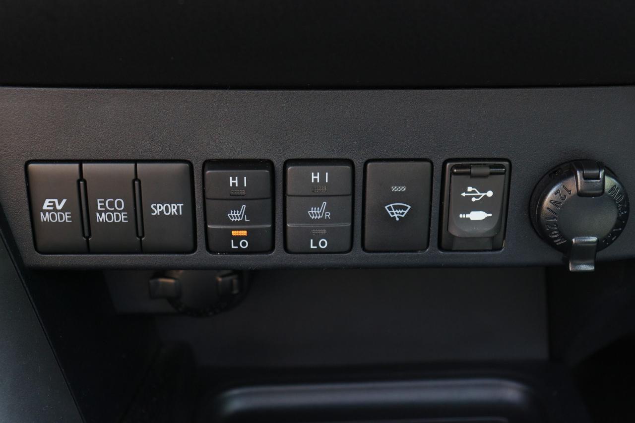 2017 Toyota RAV4 Hybrid | XLE | AWD | Sunroof | Cam | BSM | Tinted Photo25