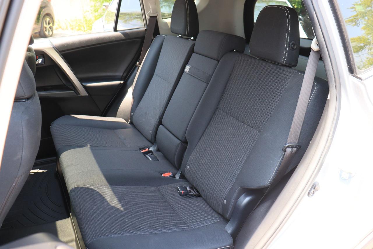 2017 Toyota RAV4 Hybrid | XLE | AWD | Sunroof | Cam | BSM | Tinted Photo29