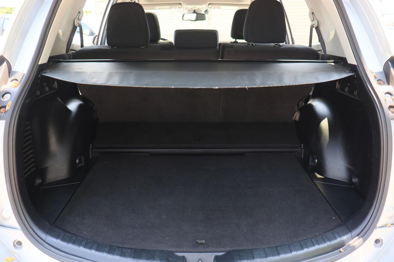 2017 Toyota RAV4 Hybrid | XLE | AWD | Sunroof | Cam | BSM | Tinted Photo30