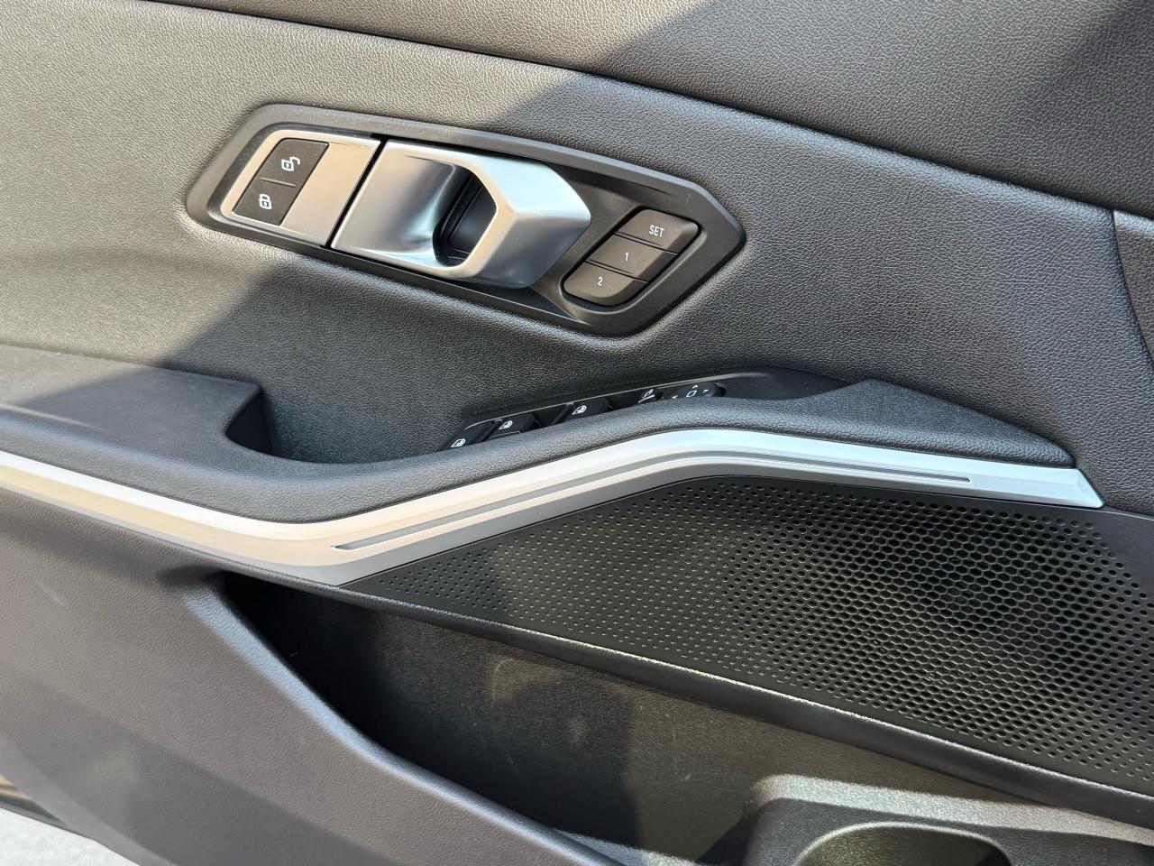 2020 BMW 3 Series 330i xDrive M-Sport|Navi|Backup|Sunroof|HUD - Photo #17