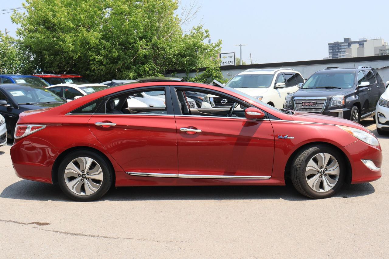 2014 Hyundai Sonata Hybrid Limited | Leather | Pano Roof | Nav Cam | 1 owner Photo47